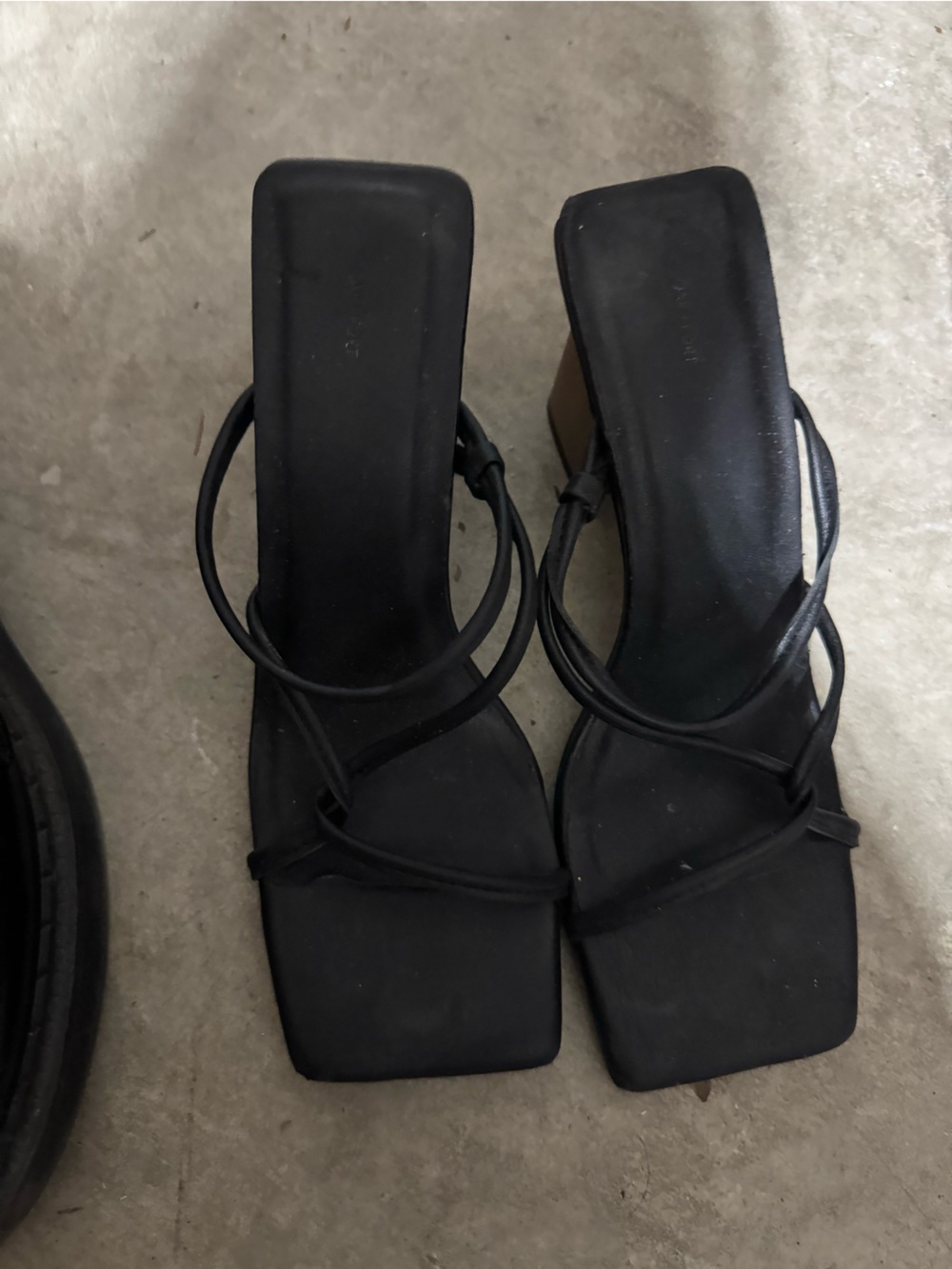 Oak + Fort Black Strappy Square-Toe Block Heel Sandals Size 6